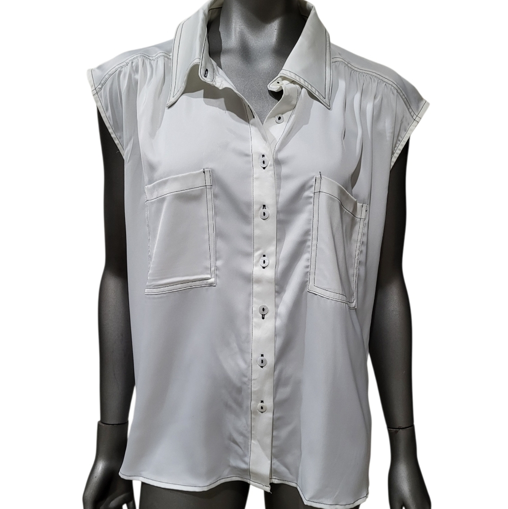 239B. NWT Anniewear White Sleeveless Button-Down Shirt - Size Medium
